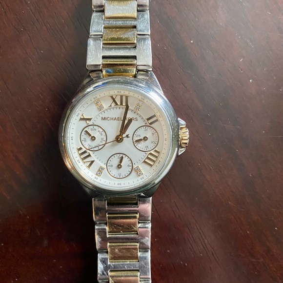 Elegant Silver and Gold Tone Michael Kors Wristwatch - Picture 5 of 10